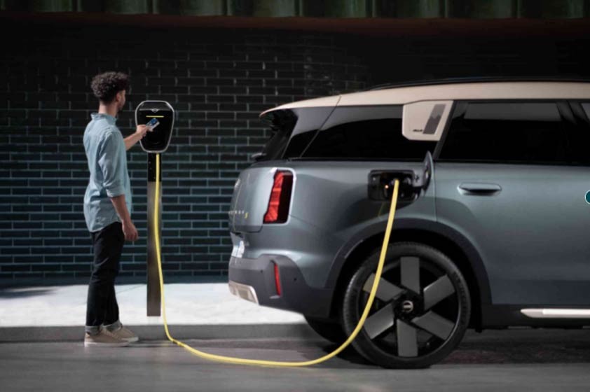 MINI Charging 6カ月間無償オファー中。